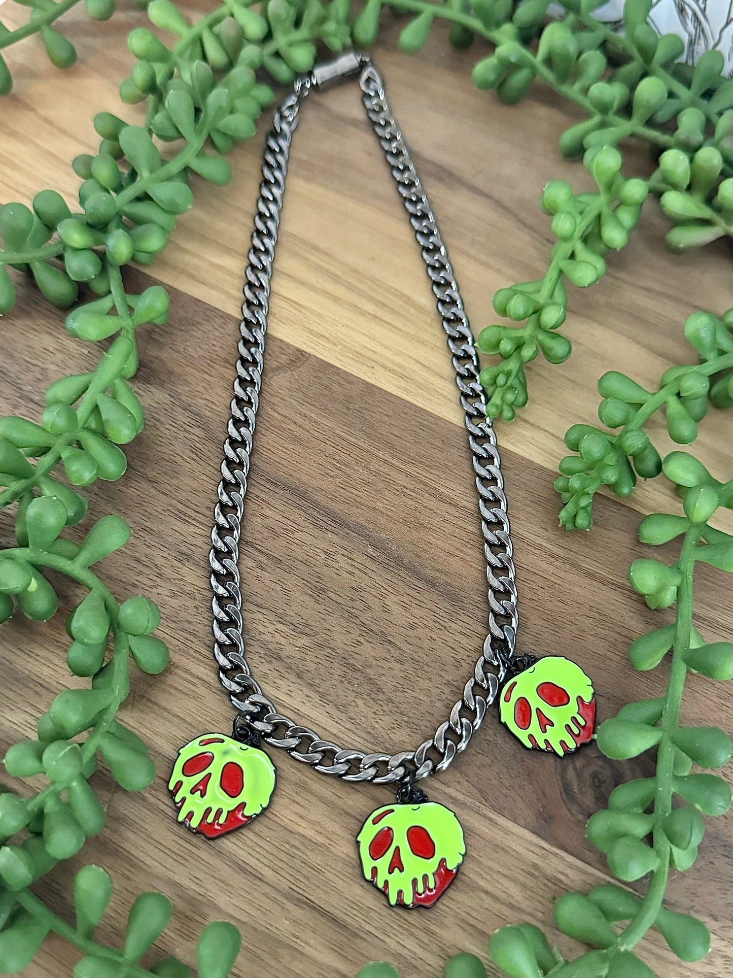 Poisoned Apple | Choker Necklace