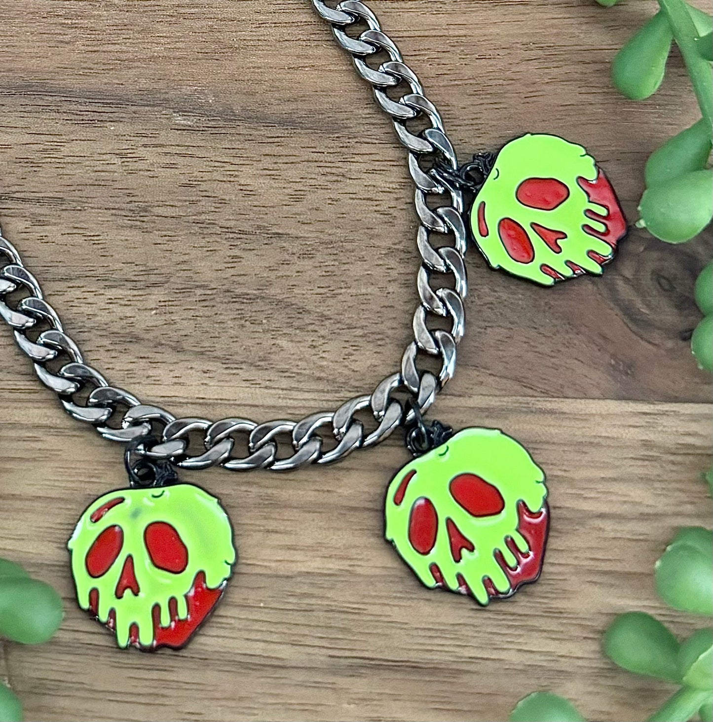 Poisoned Apple | Choker Necklace