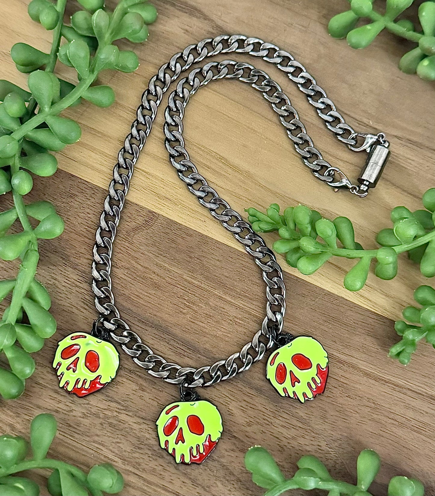 Poisoned Apple | Choker Necklace